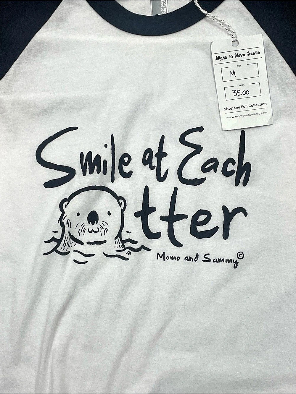 Momo and Sammy Smile at Each Otter Raglan T-Shirt Raglan Tee White & Black NWT